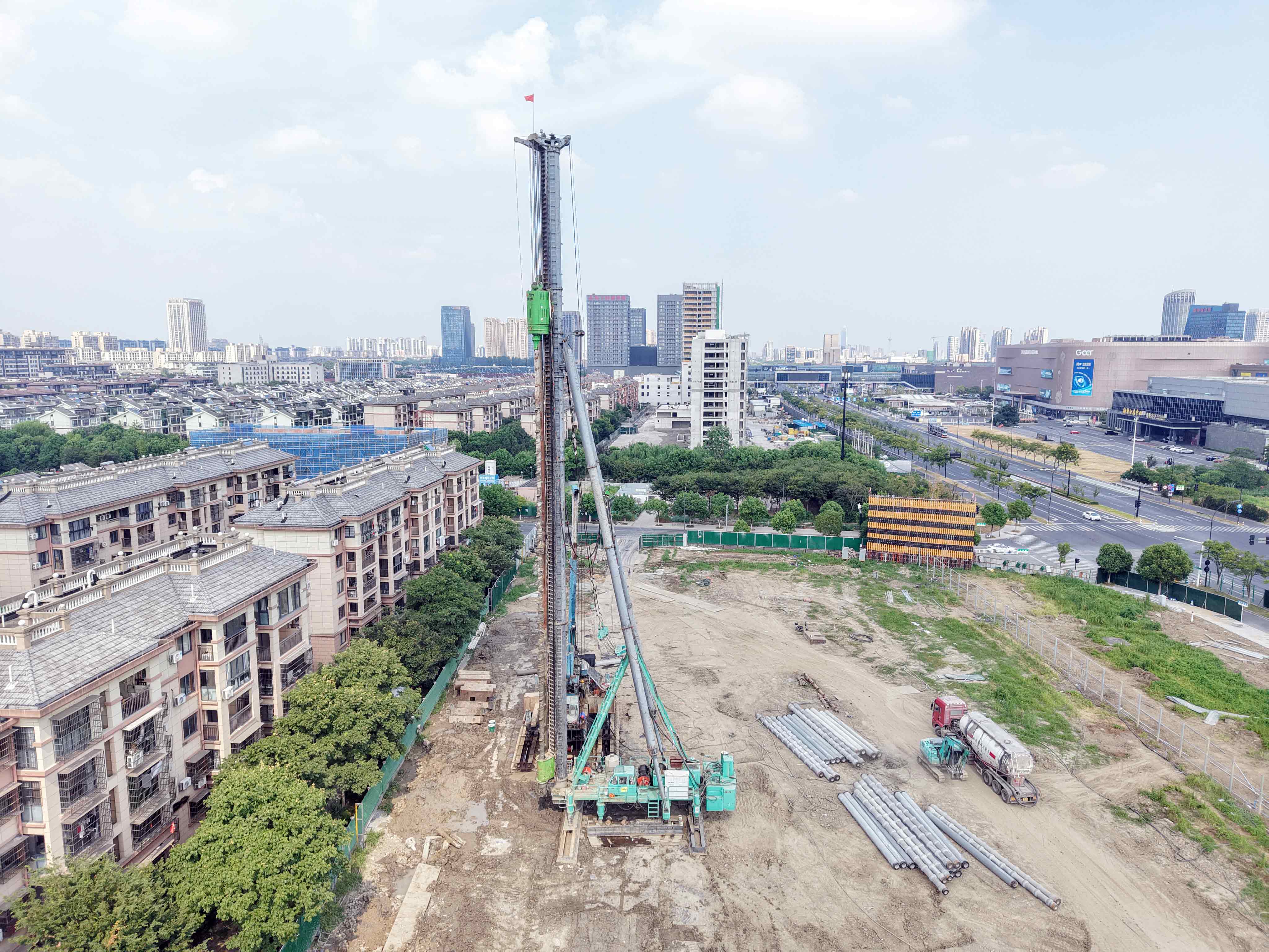 上工机械“绿色植桩设备”挑战隧道边缘施工,展现破局式“绿色”解决方案 上工机械“绿色植桩设备”挑战隧道边缘施工,展现破局式“绿色”解决方案